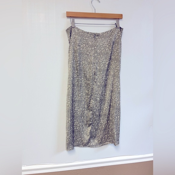 GRADE & GATHER bias satin slip skirt in snow leopard animal print gray &  silver - Picture 5 of 6